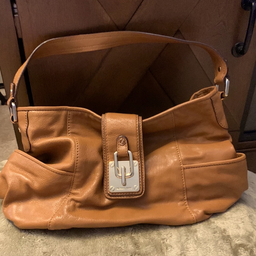 Gently used Michael Kors leather shoulder bag.